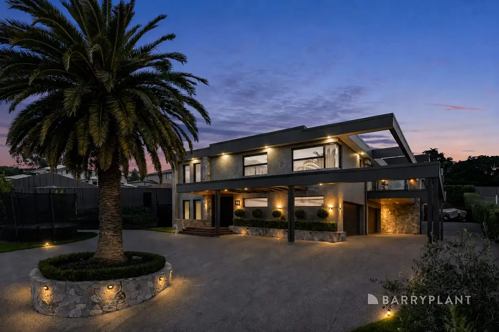 Pakenham 6 Slaapkamer A Landmark Residence of Unrivalled Scale, Luxury & Lifestyle!