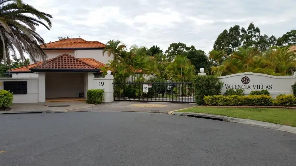 BREAK LEASE - SECURE THIS LOVELY 3 BED 2 BATH
TOWNHOUSE IN A FAMILY ORIENTED COMPLEX
- available from 15th September
