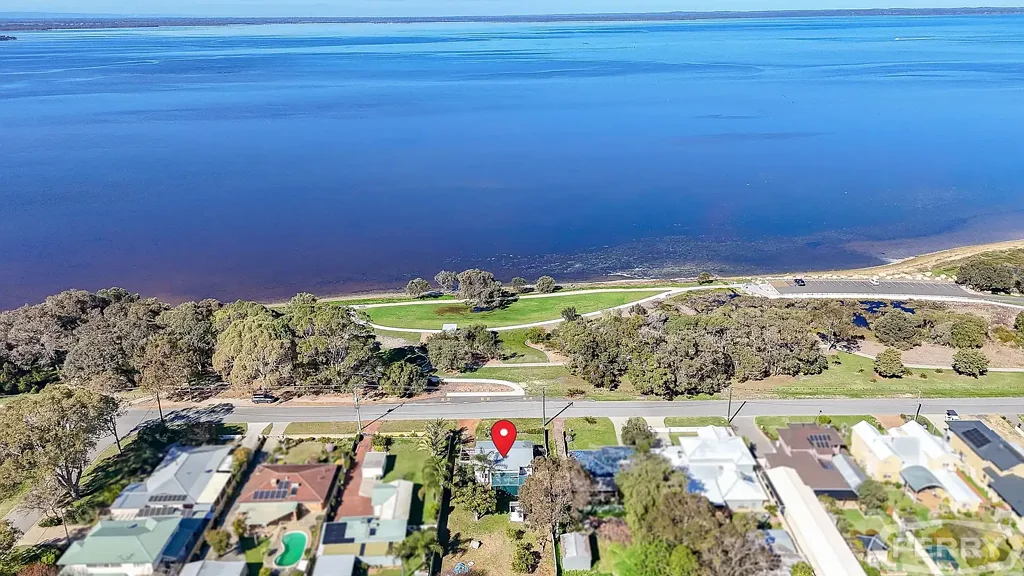 Coodanup 2房  WATERFRONT LIVING MEETS INVESTMENT POTENTIAL