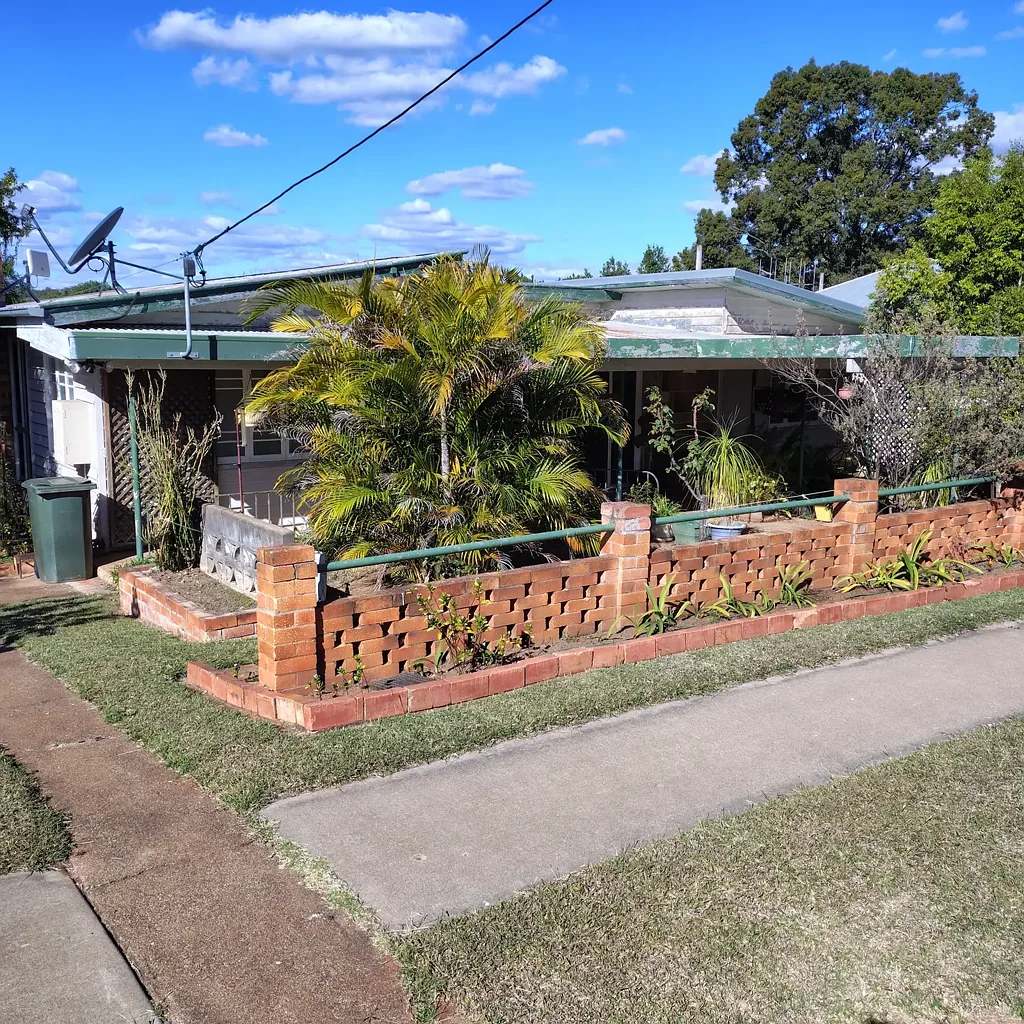 Eidsvold 3બેડરૂમ 🏡 Investment Opportunity – Two Properties Sold as One Package - House & Newsagency 🏡