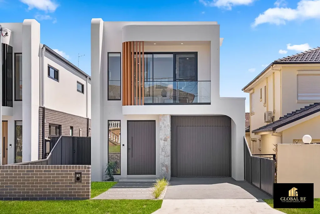 Cabramatta West 5房 建筑师设计 5卧3卫 高级装修 宽敞舒适 室内外流动 石制台面 主套房步入式衣帽间 社区氛围 理想家庭街道 Brand New Luxury Home In Prime Location