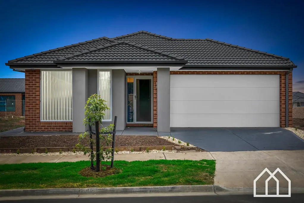 Beautiful 4 Bedroom Home in Top Location
