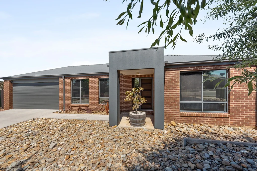 15 Jasmine Rise, Kangaroo Flat, VIC 3555
