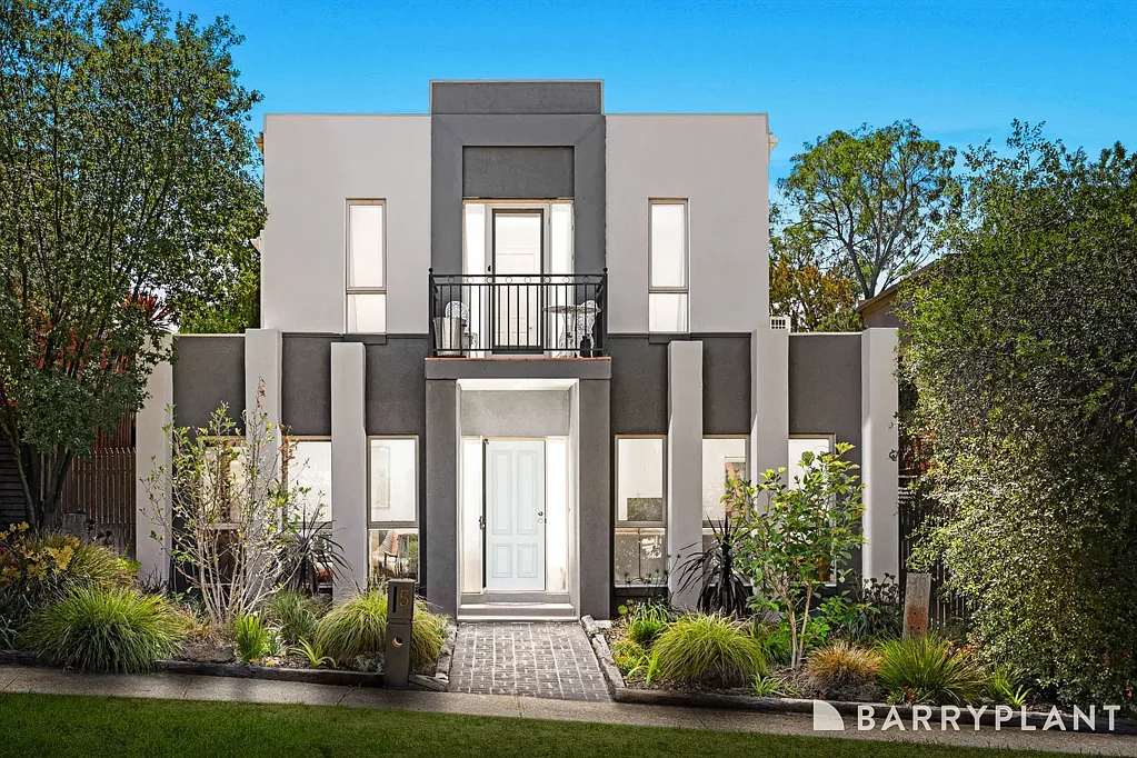 5 Hollyhock Walk, South Morang, VIC 3752