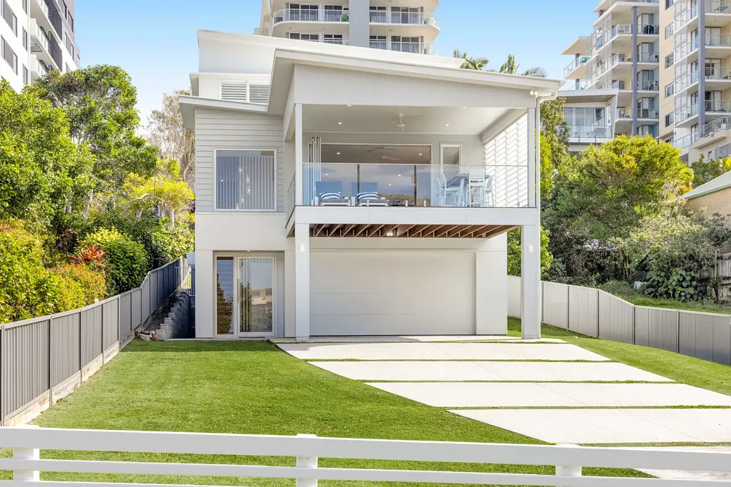Kings Beach 4房  Luxury Coastal Living with High Density Development Potential