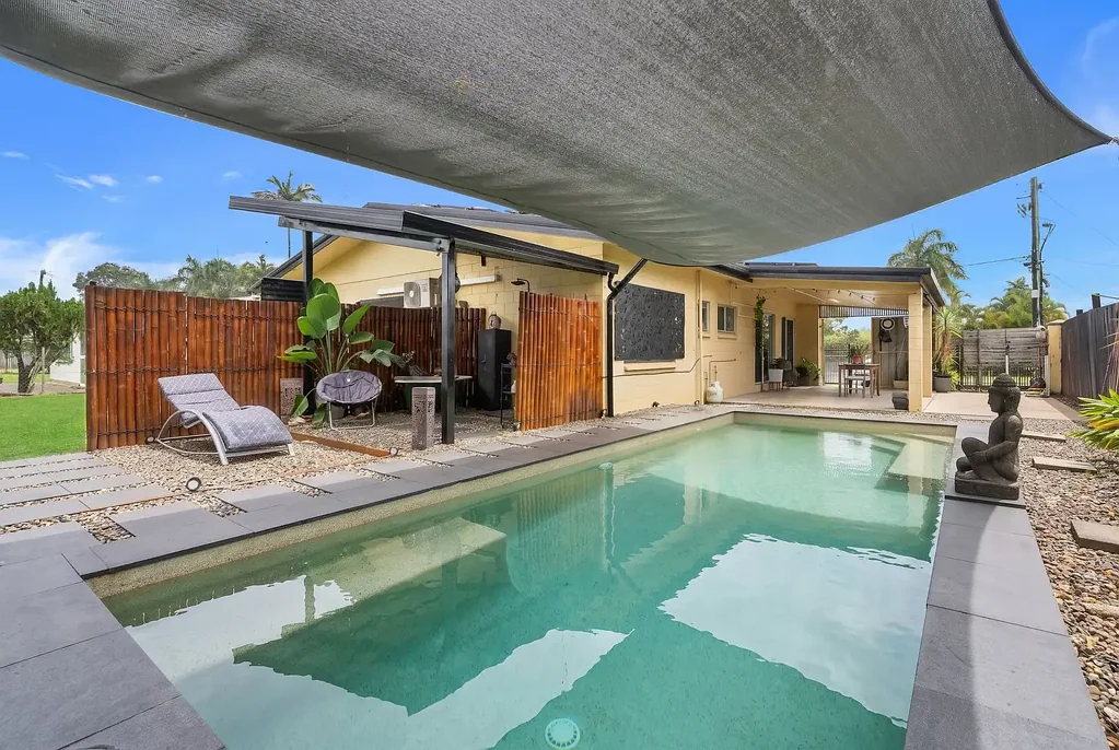 Edmonton 3ห้องนอน YOUR OWN TROPICAL RETREAT WITH THE BIG SHED