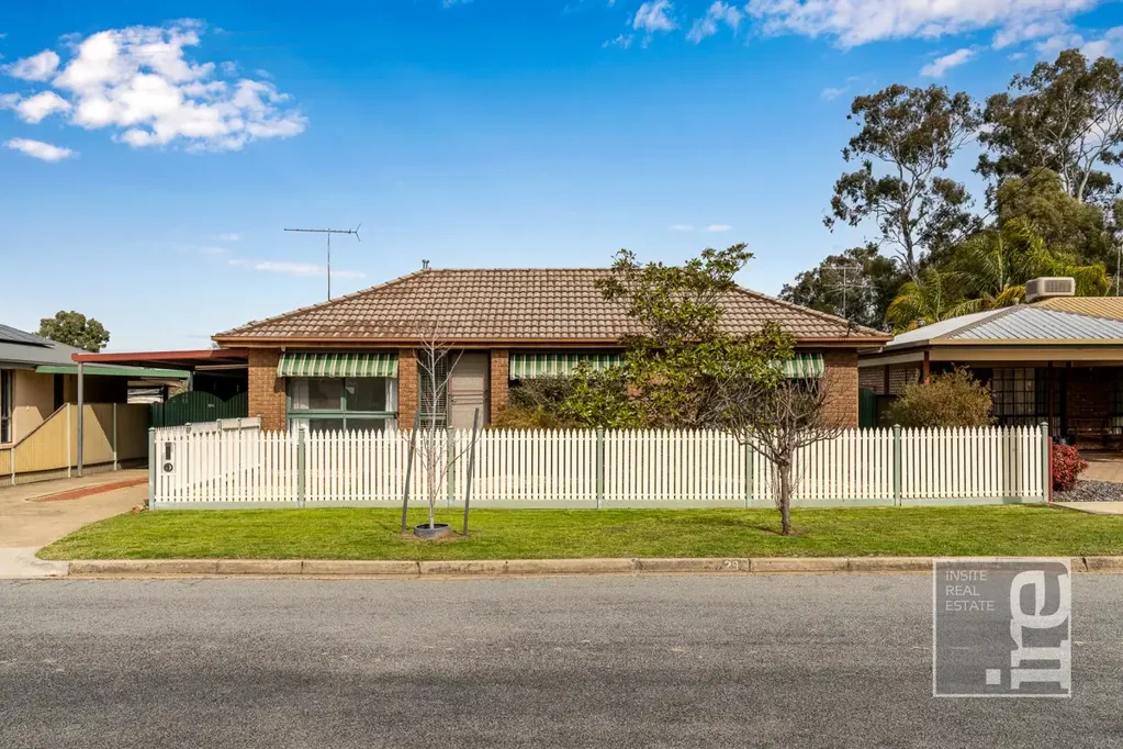 Wangaratta 3房  Neat brick home with in-ground pool