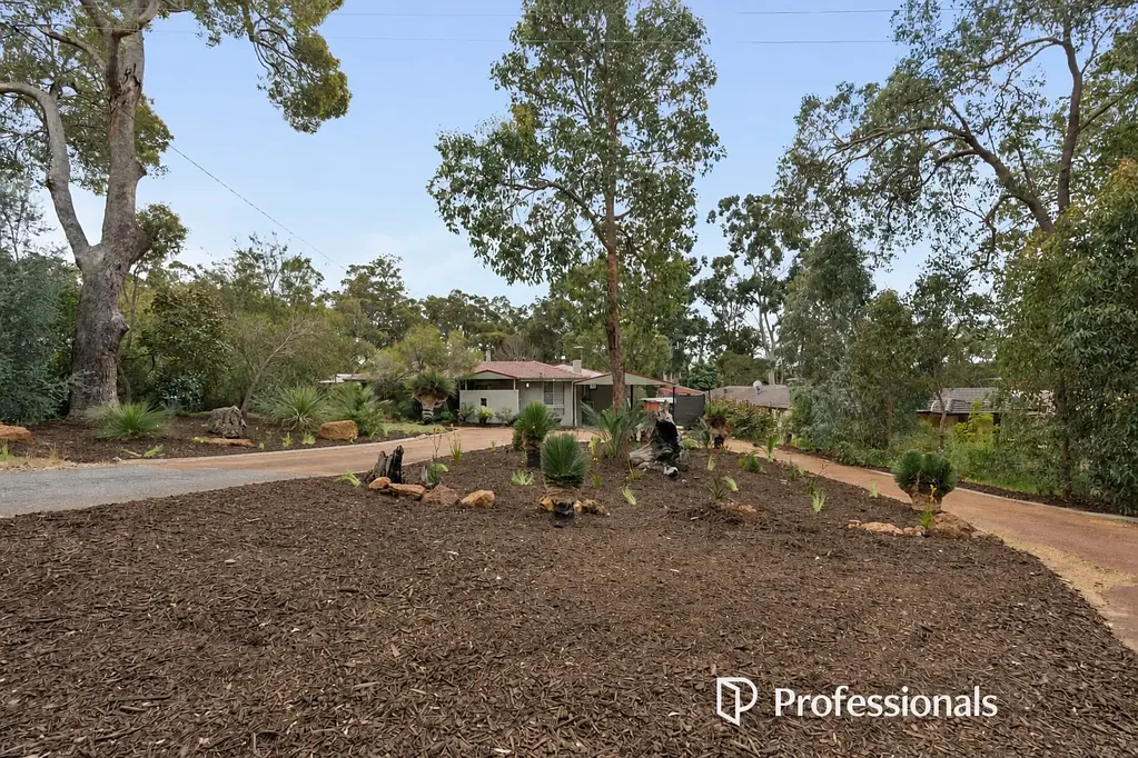Kalamunda 3房  Renovated Hills Living Backing Onto Jorgensen Park