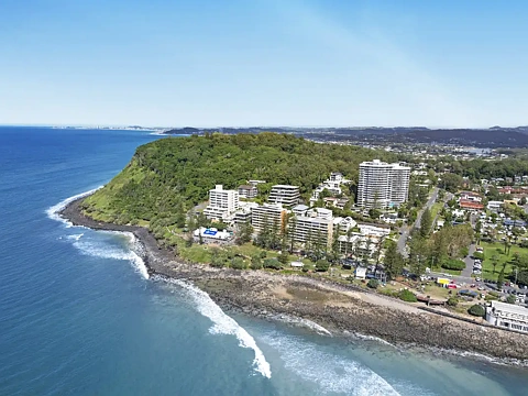 Burleigh Heads 2 Bedroom Stunning Views - North to Ocean!