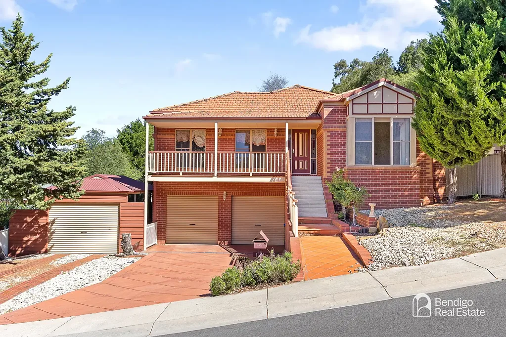 A SPACIOUS FAMILY HOME IN A CONVENIENT STRATHDALE LOCATION