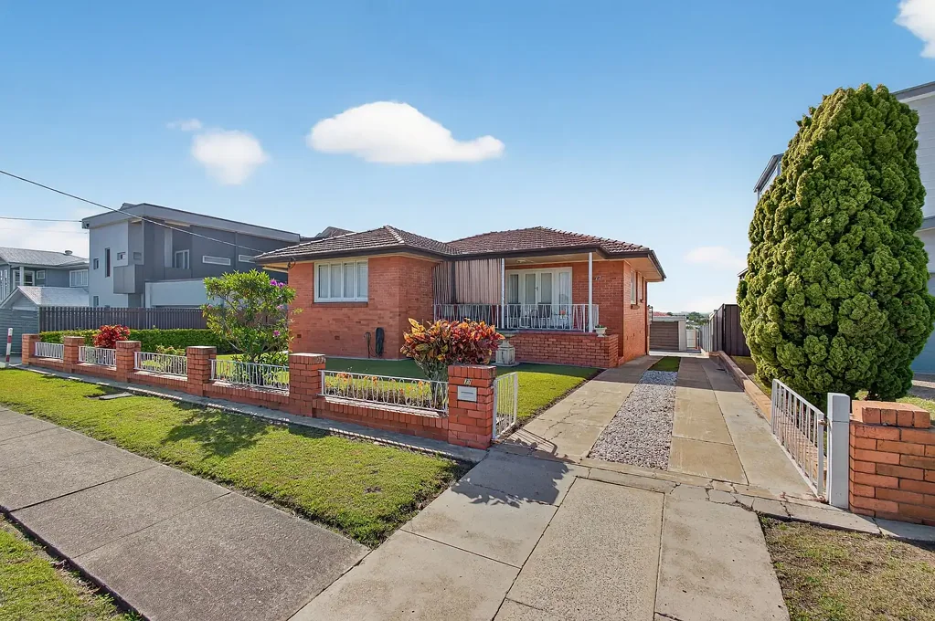 Wavell Heights 3 Bedroom Elevated 647sqm Family Classic with Panoramic Views!