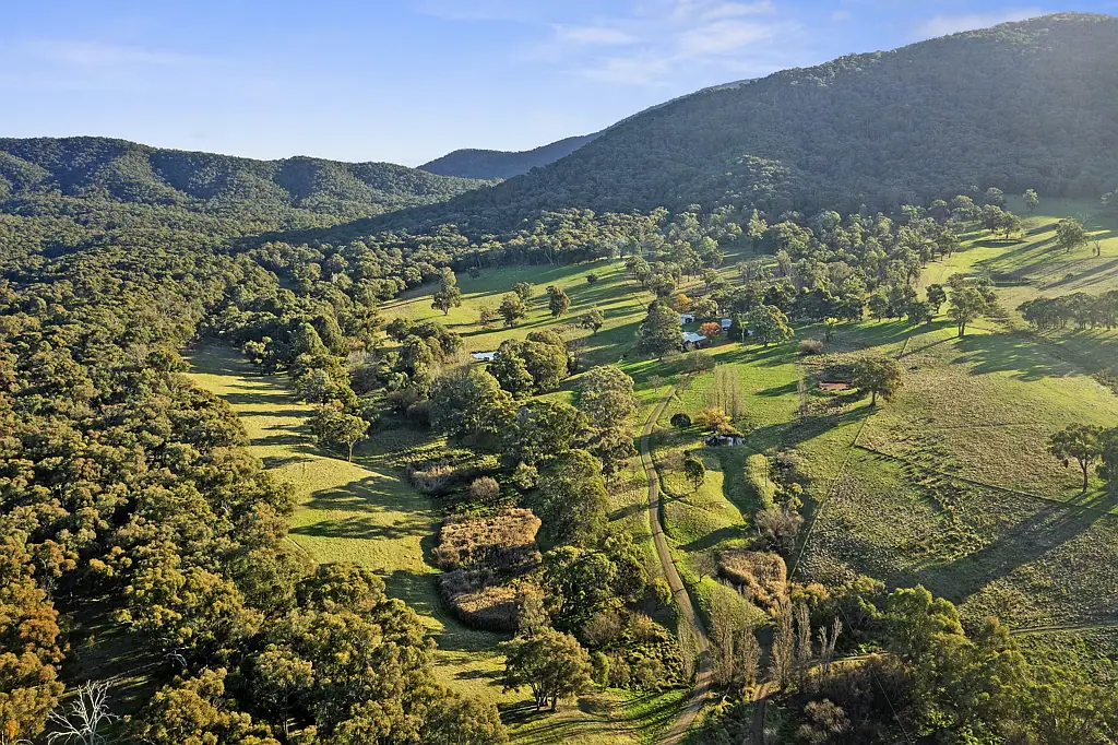 Barjarg  123 acre retreat with direct access to the Strathbogie State Forest