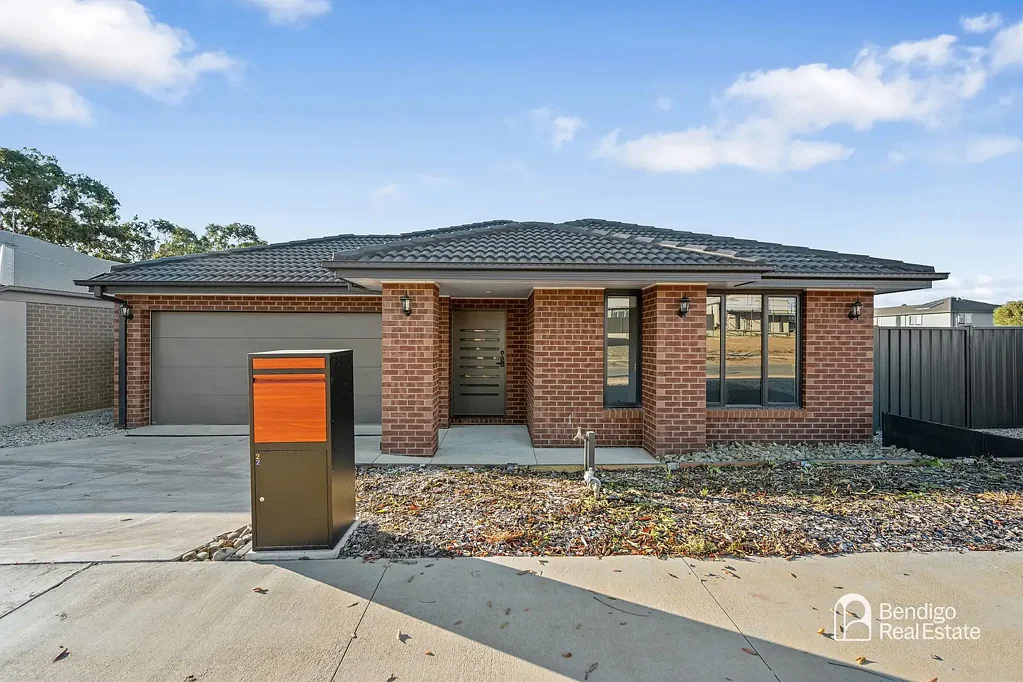 SPACIOUS FOUR-BEDROOM FAMILY HOME WITH STUDY IN STRATHFIELDSAYE