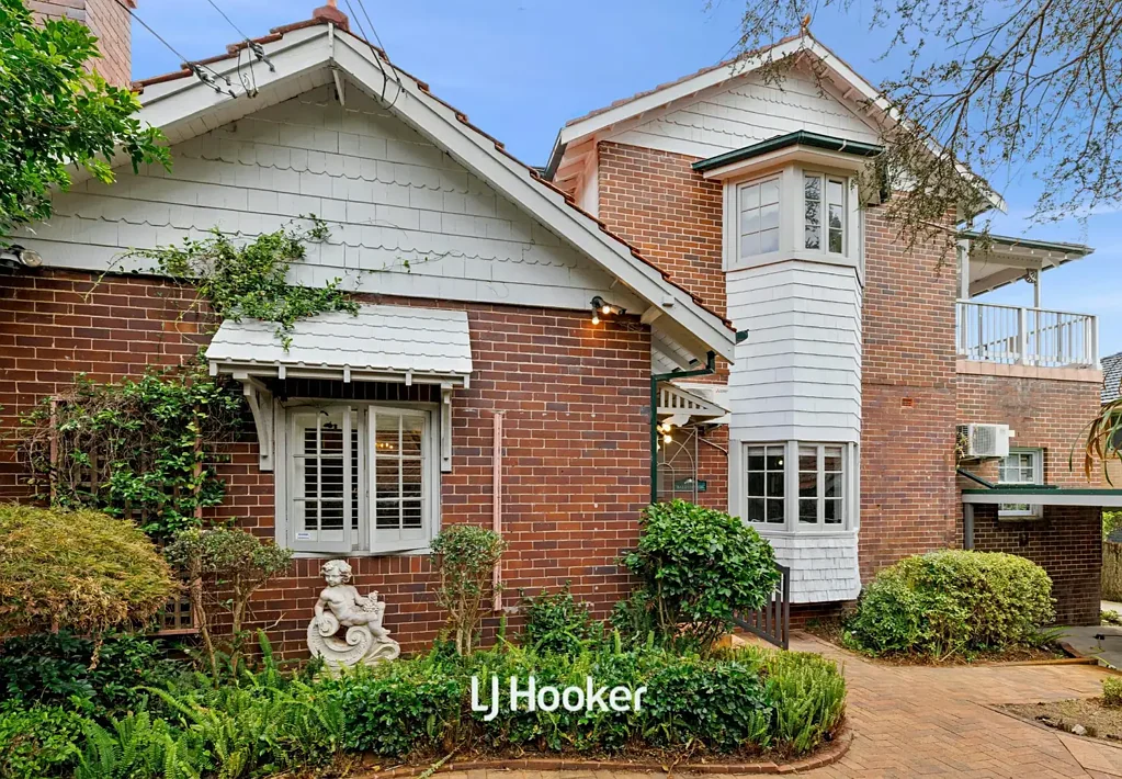 Pymble 6ਬੈੱਡਰੂਮ A Majestic Estate with Boundless Potential in a Coveted Location!