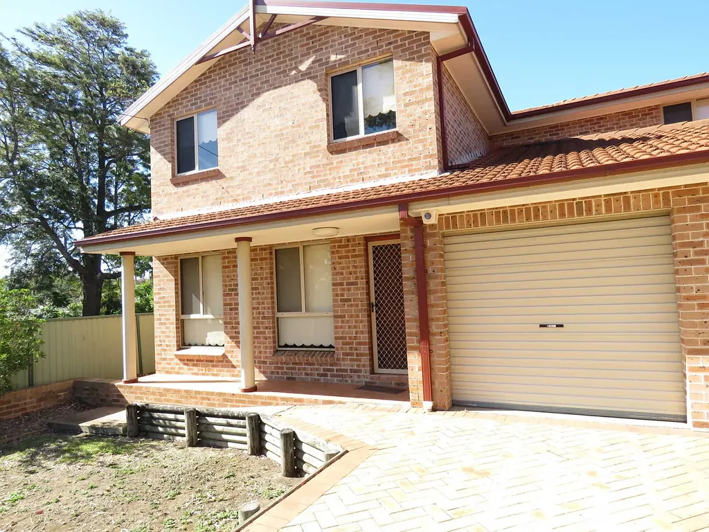 Centrally located townhouse!