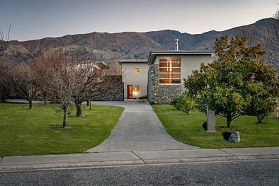 Wanaka 3બેડરૂમ 3,502sqm Estate | Top 10 NZ Street | AIP Ready