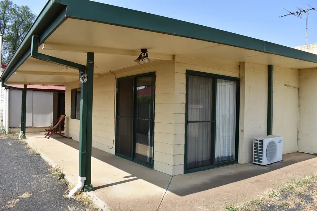 BEDSITTER CLOSE TO CBD
