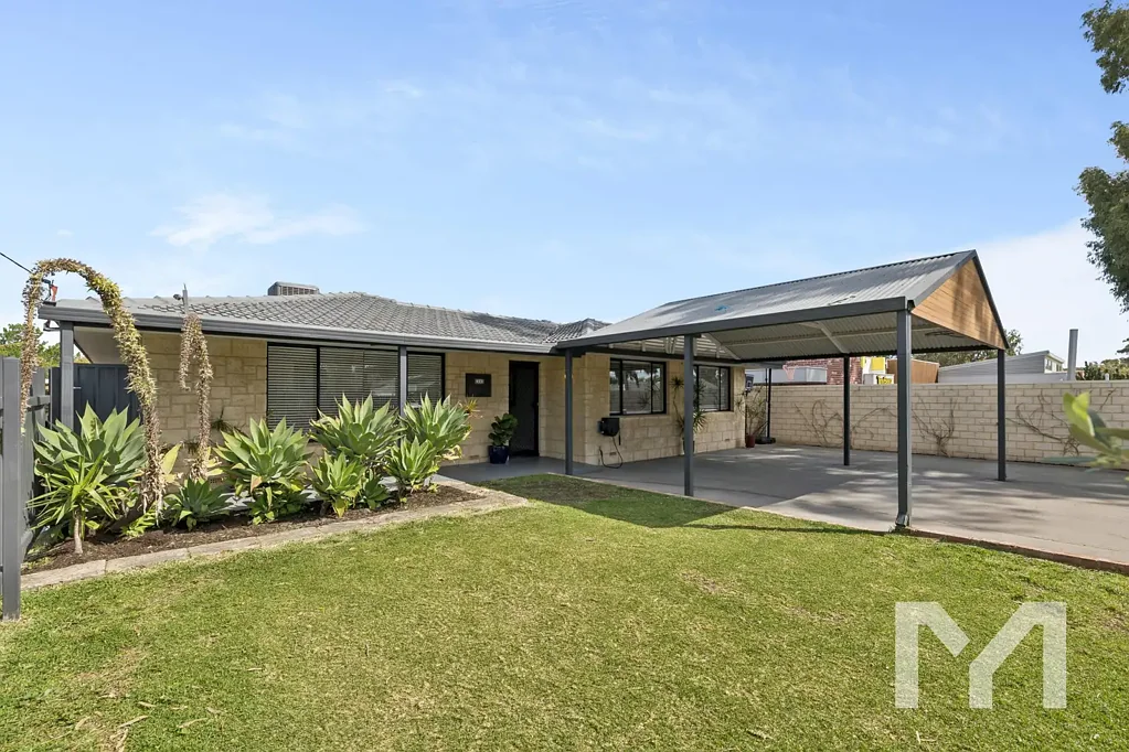 Palmyra 4房  You're Invited to... Renovated Family Living with Exceptional Parking