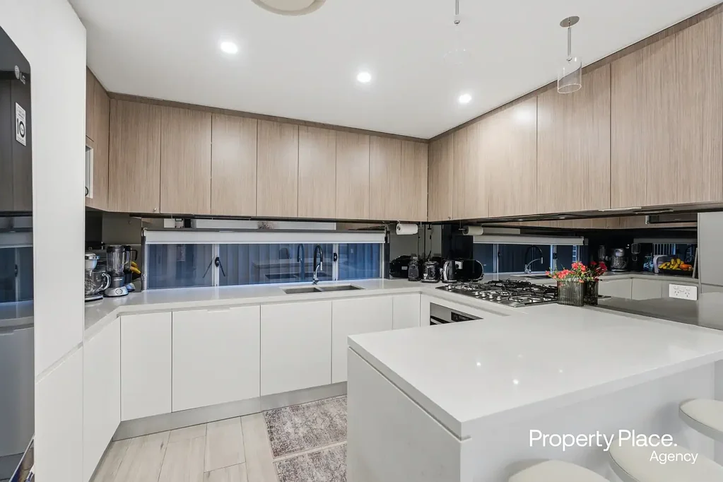Revesby 4ห้องนอน Double Brick - Immaculately Presented