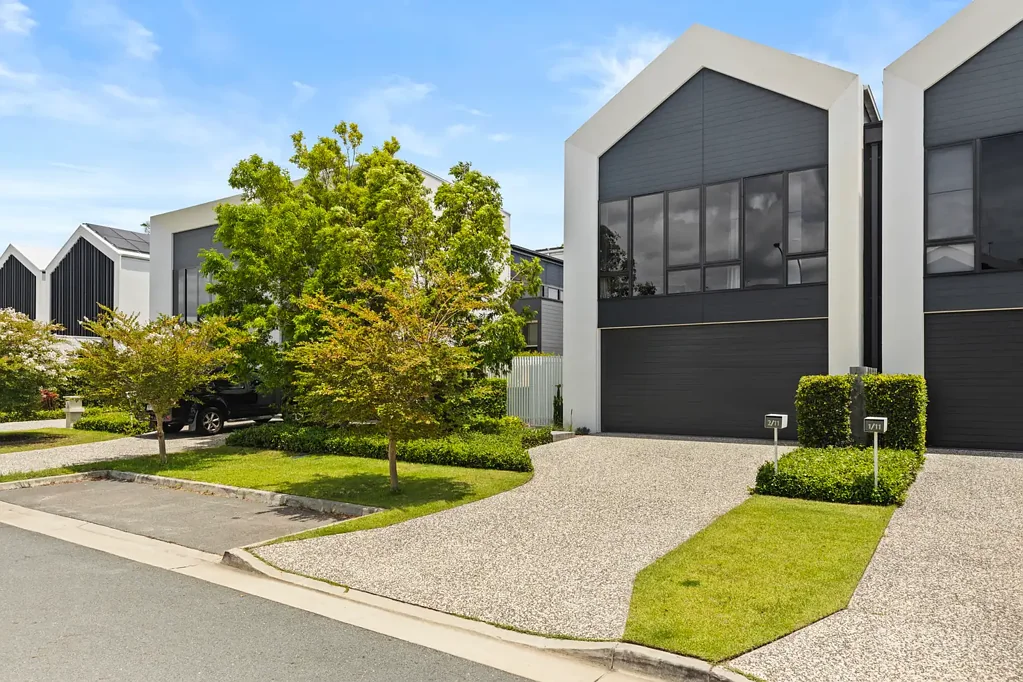 2/11 Magnoli Circuit, Palm Beach, QLD 4221