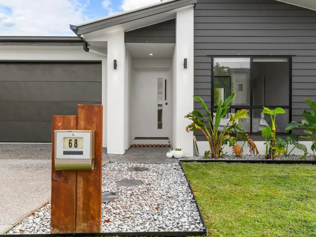 Nirimba 4બેડરૂમ Sophisticated Family Living with  Rare Side Access