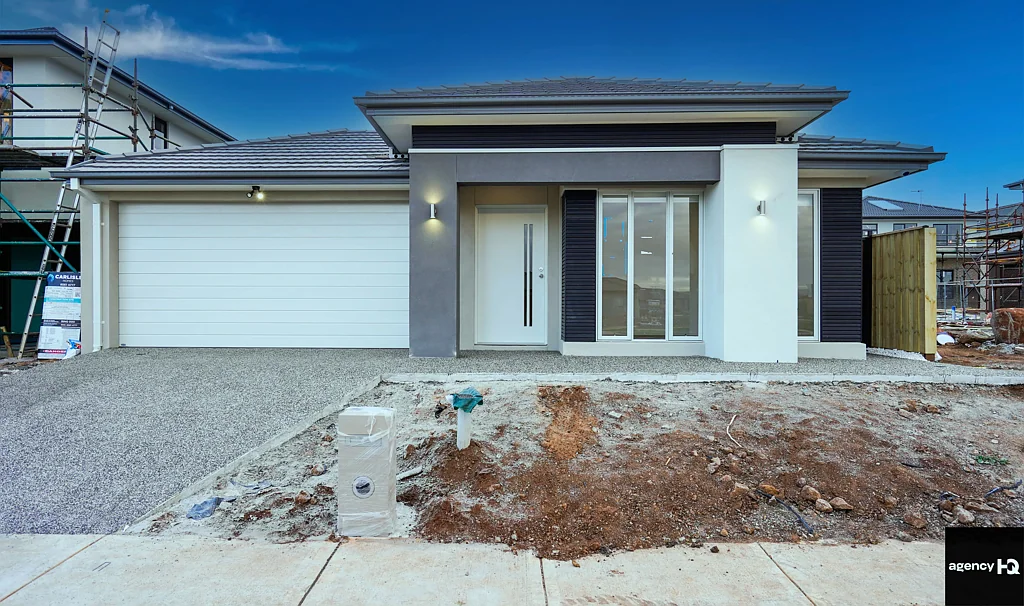 Brand New Modern Family Home in Aintree