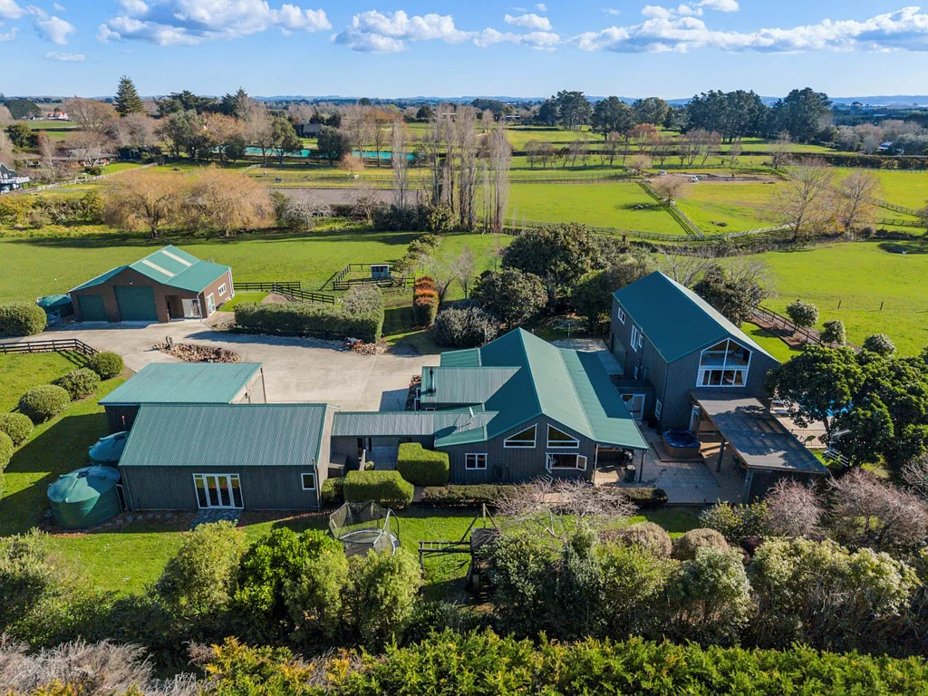 Karaka 5 Bedroom GRAND-SCALE LIVING FOR A MODERN FAMILY