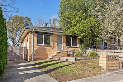 Boronia 2Habitaciones The Brief: Renovated Comfort, No Body Corp, Plus a Rare Studio Out Back