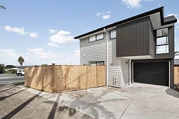 70B Hobsonville Road, West Harbour