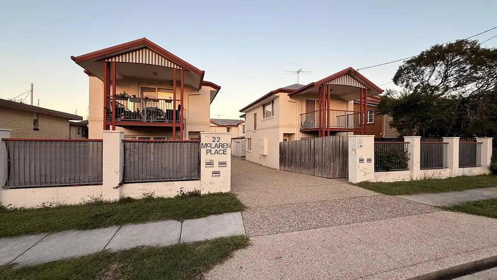 Greenslopes 2Zimmer Perfect Location In A Small Complex -Low Body Corporate Fees