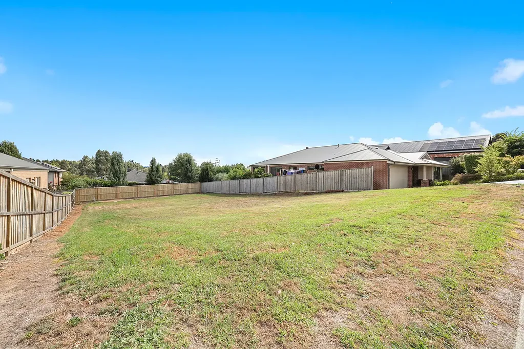 61 Empire Avenue, Drouin, VIC 3818