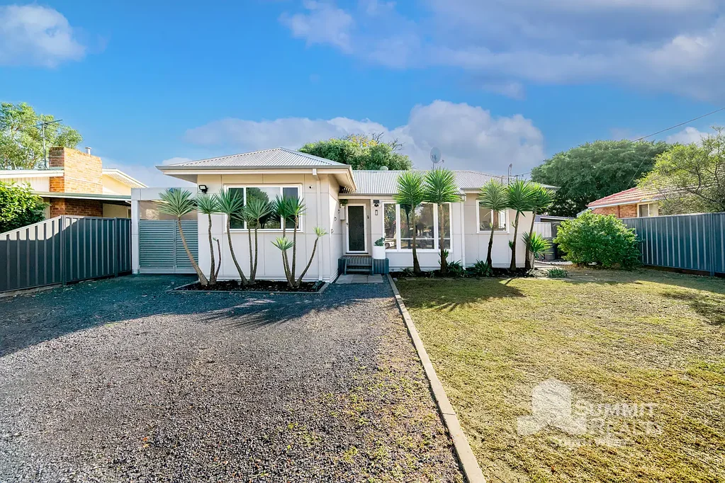 Carey Park 3 Bedroom Charming, Convenient & Ready to Enjoy