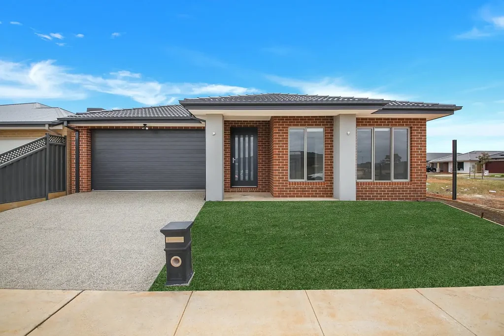 Strathtulloh 4 Bedroom 4 Bedroom Family Home with Dual Living Zones!