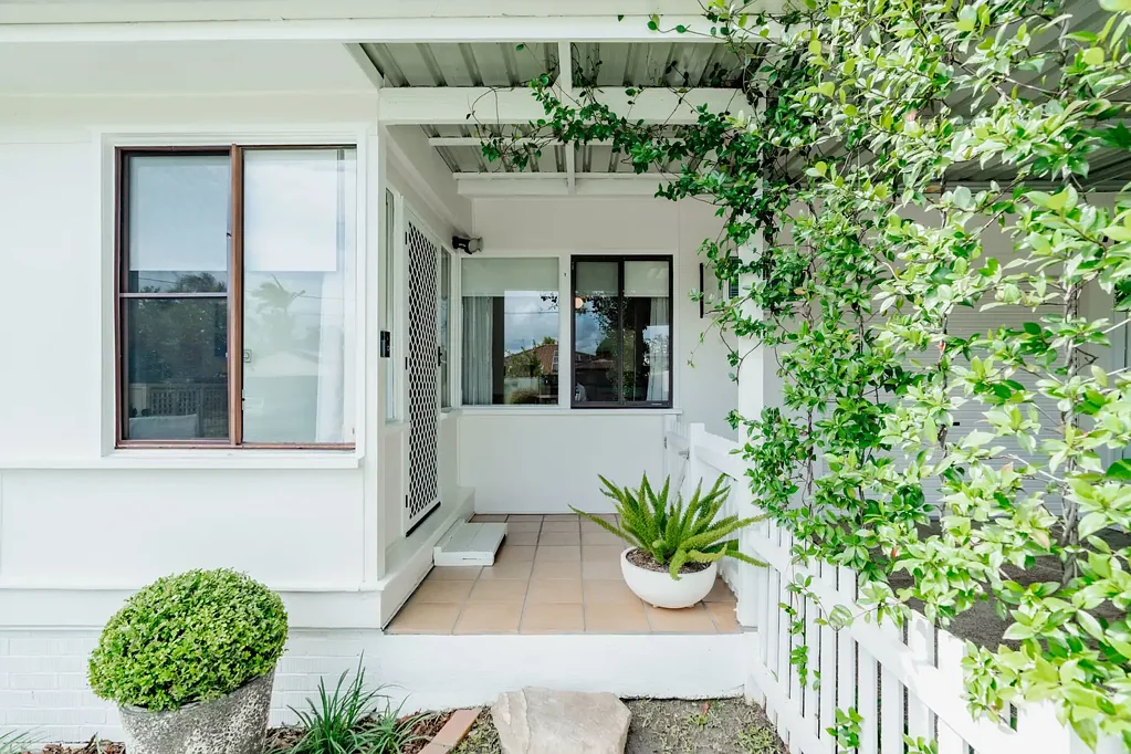 11 Corrine Avenue, Southport, QLD 4215