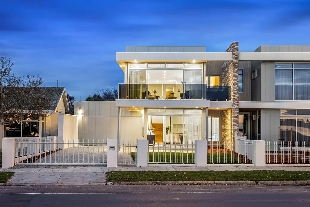 Lake Wendouree 4 Bedroom The Essence of Luxury on Lake Wendouree. Where Every Day Begins and Ends with Spectacular Views