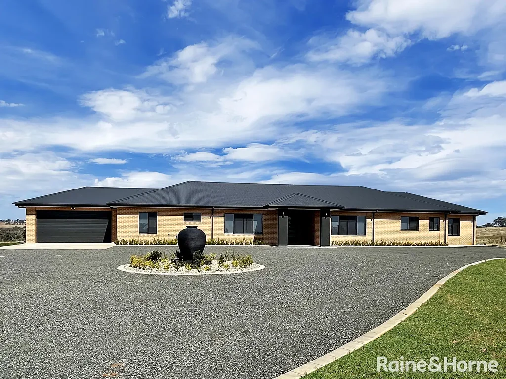 Young 5 Bedroom SHOW STOPPER!