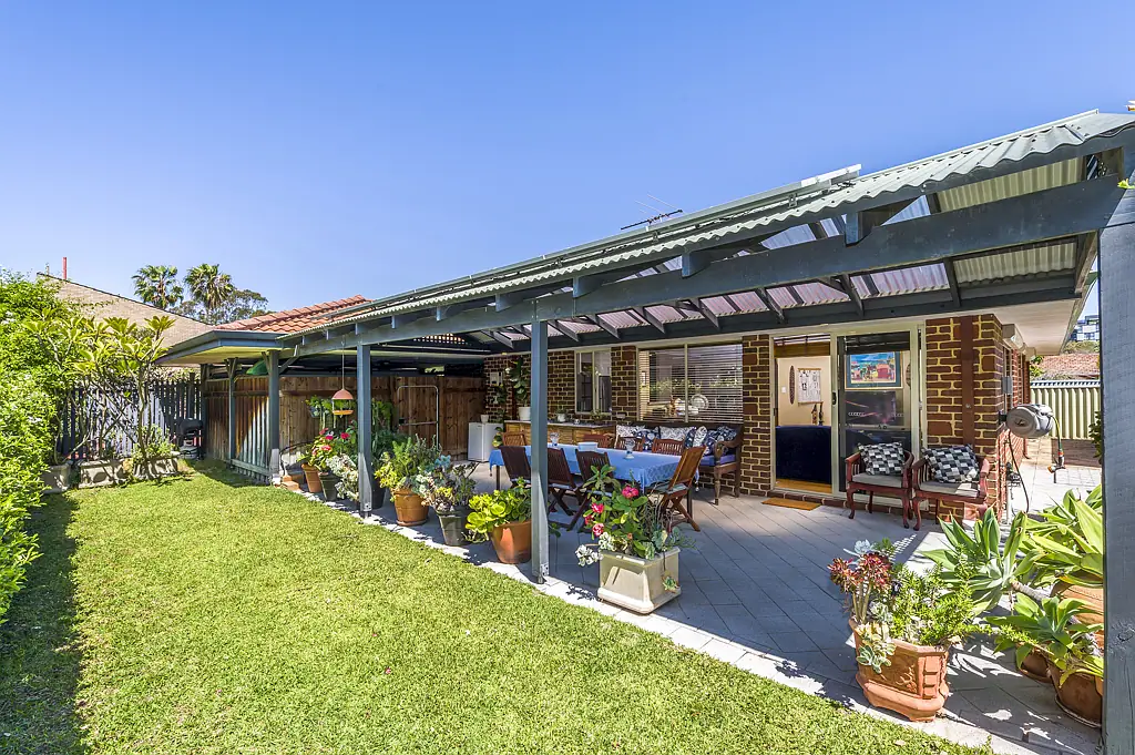 2/8 Edgecumbe Street, Como, WA 6152