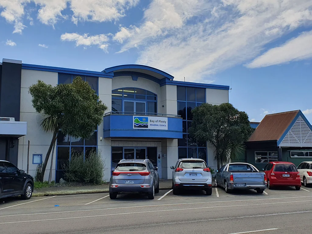 Mount Maunganui  Mount office - CBD fringe