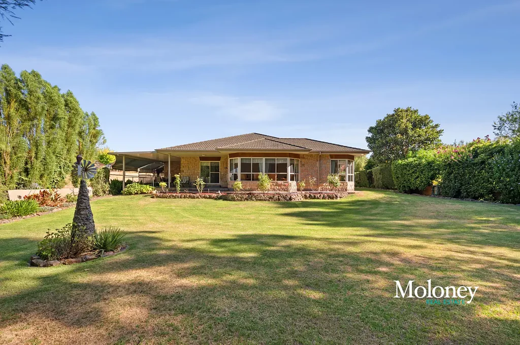 Corowa 3 Bedroom Expansive oasis just steps from the Main Street