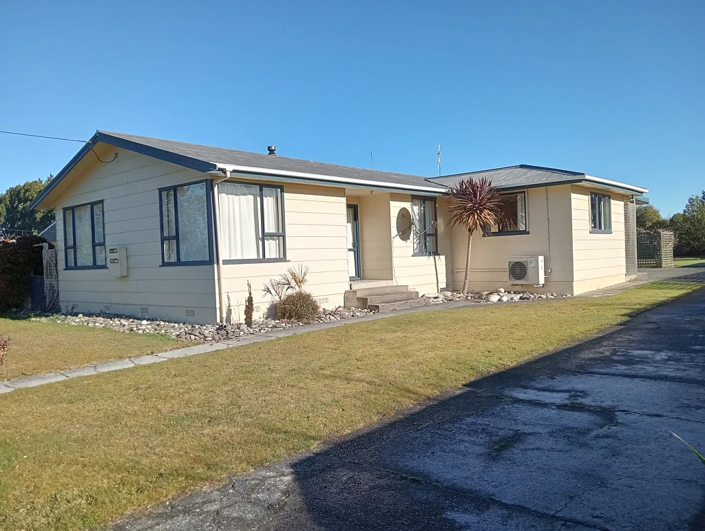 10 Erskine Street, Tuatapere, Southland