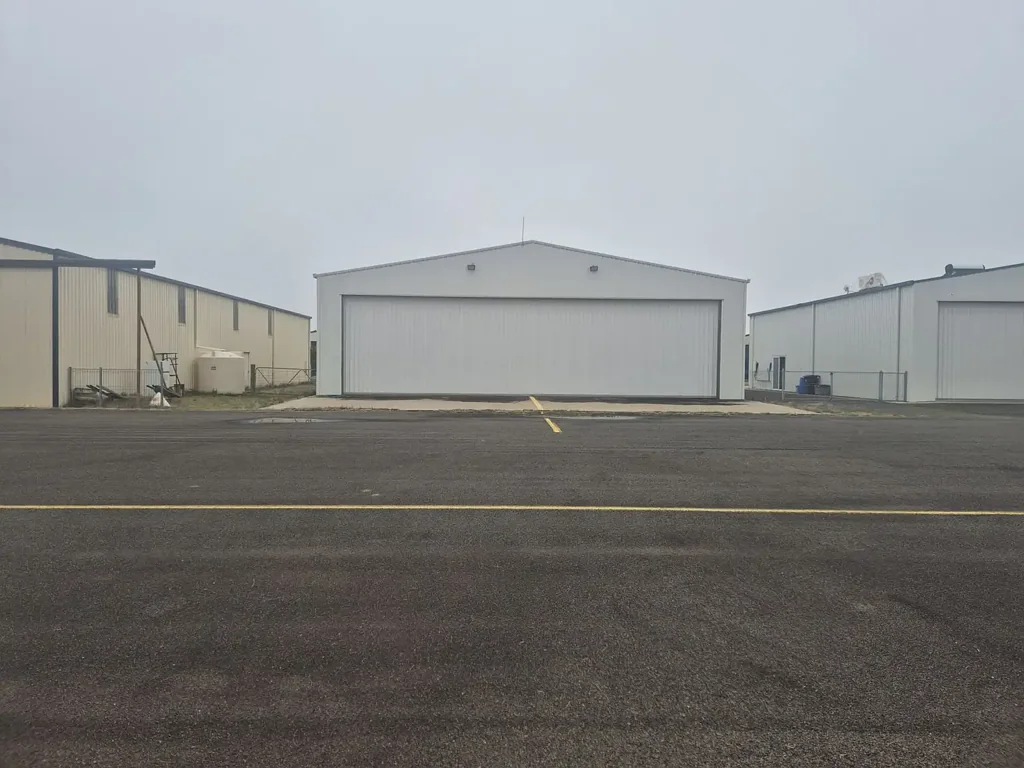 Yarrawonga RARE FREEHOLD HANGAR WITH DIRECT AIRFIELD ACCESS