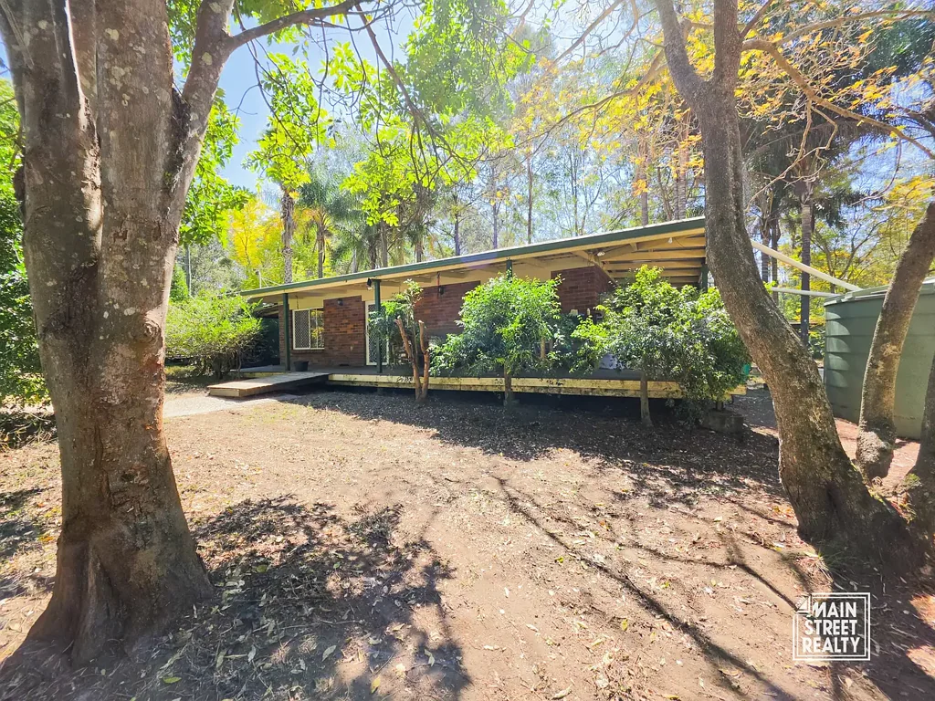 Blackbutt North 3બેડરૂમ Solid Brick Home with Future Subdivision Potential