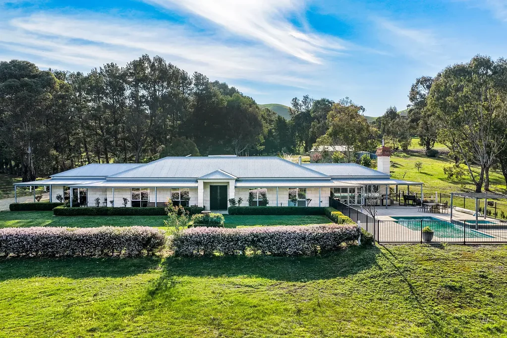 Mansfield 4Zimmer ELEGANT COUNTRY ESCAPE WITH POOL, TENNIS COURT & LAKE ACCESS