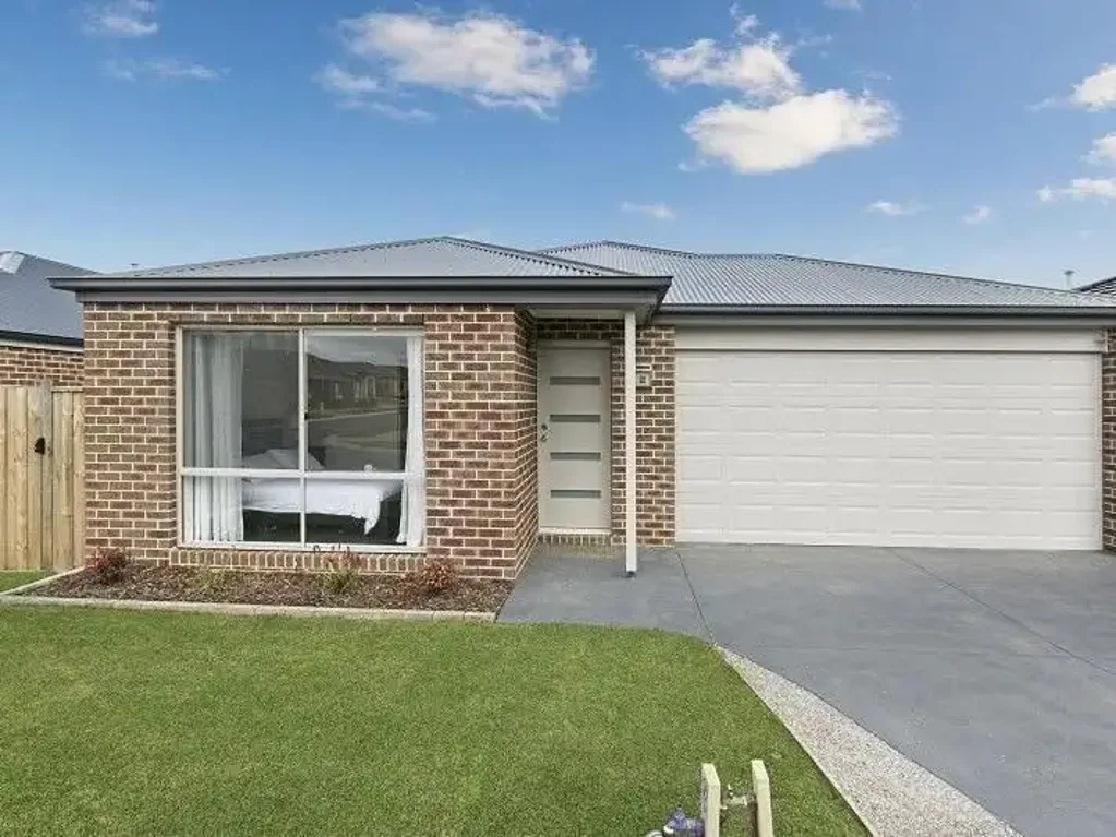 Contemporary Family Gem in Ideal Location!