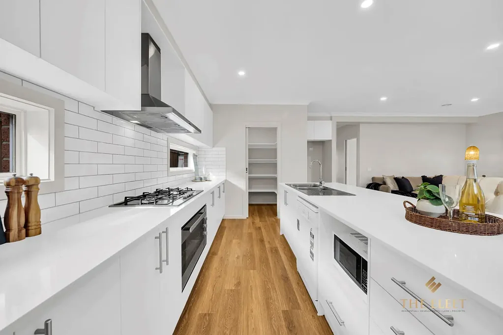 Tarneit 5Zimmer 5 Bed / 2 Masters / 3 Bath / East / 3 Years Young