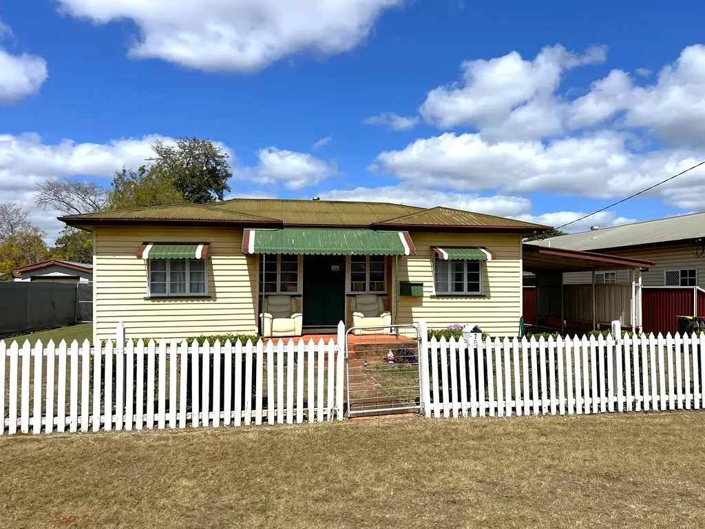 Kingaroy 2બેડરૂમ Classic Cottage with Potential
