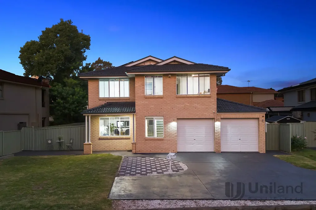 Glenwood 4غرفة نوم Stunning Lakefront Family Living in Prime Glenwood Location | Walk to Metro Station