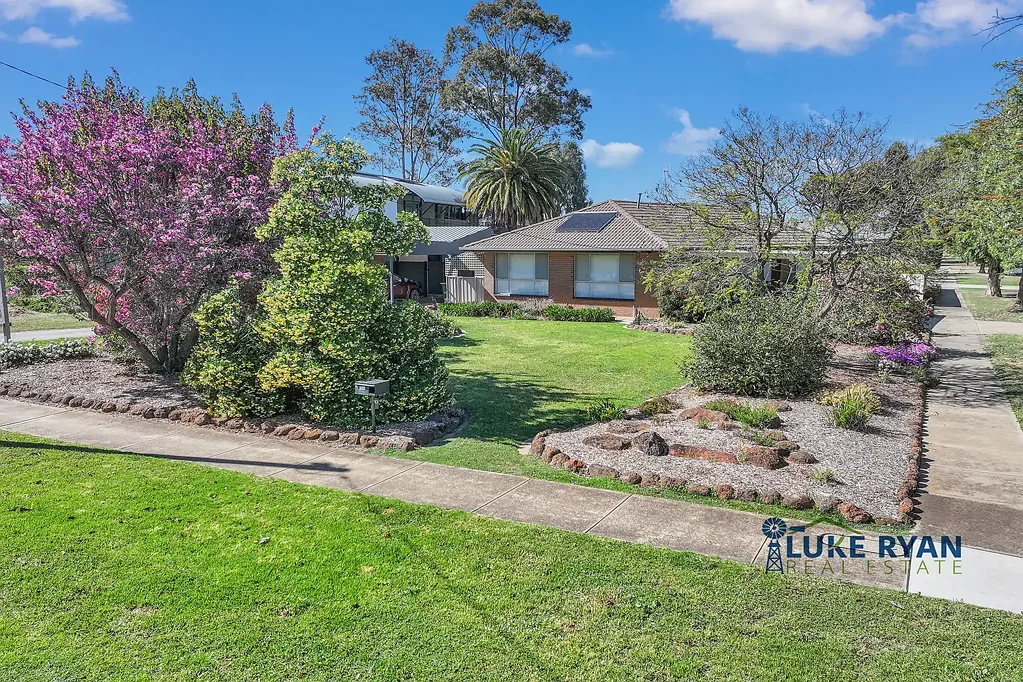 13 Diggora Road, Rochester, VIC 3561