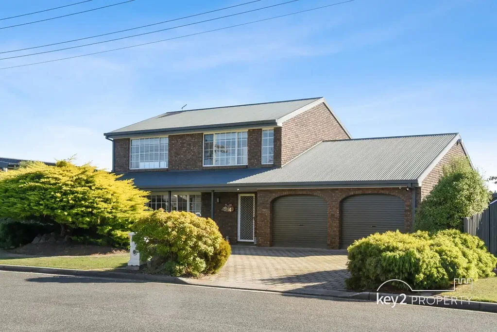 Newnham 4房  Impressive Family Home with Modern Touches!