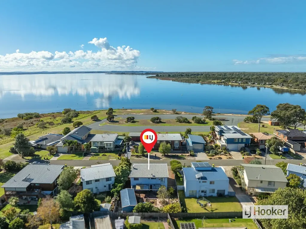 Paynesville 6 Bedroom SPACIOUS SIX BEDROOM HOME WITH LAKE VIEWS